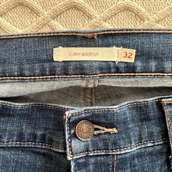 Levi’s Dark Wash Distressed Curvy Bootcut Women's Jeans Size 32/30 - Picture 15 of 16